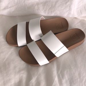 Reef Woman’s VistaVegan Leather Slides for Women With Cushion Bounce Footbed